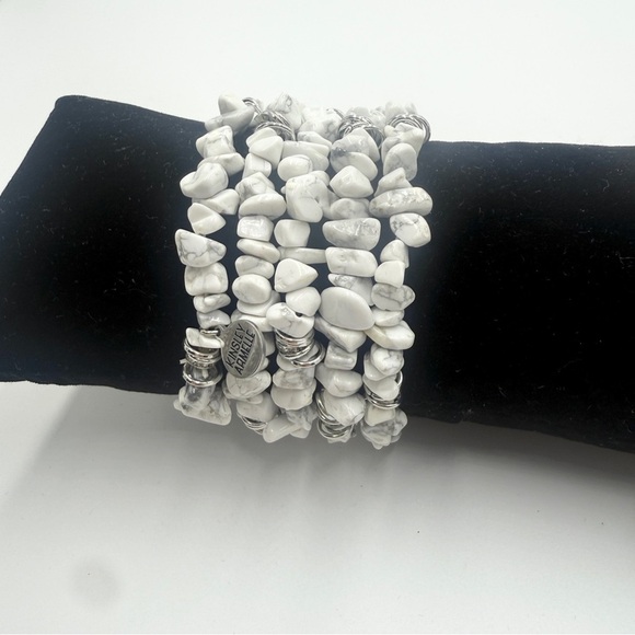 Kinsley Armelle White Howlite Gemstone Chip Stretch Bracelet-5 piece set - Picture 4 of 8